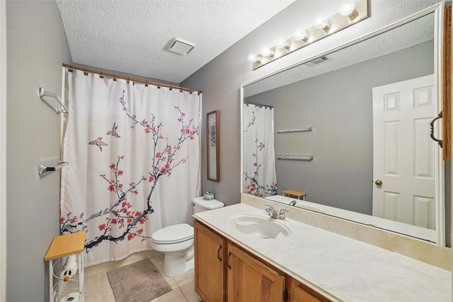 911 Crest Meadow Lane, Mesquite, TX 75181