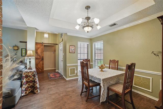 911 Crest Meadow Lane, Mesquite, TX 75181