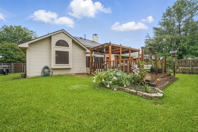 911 Crest Meadow Lane, Mesquite, TX 75181