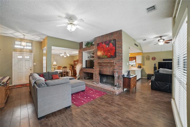 911 Crest Meadow Lane, Mesquite, TX 75181