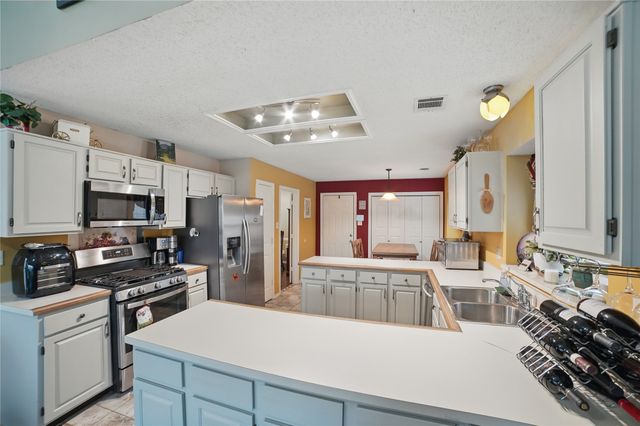 911 Crest Meadow Lane, Mesquite, TX 75181