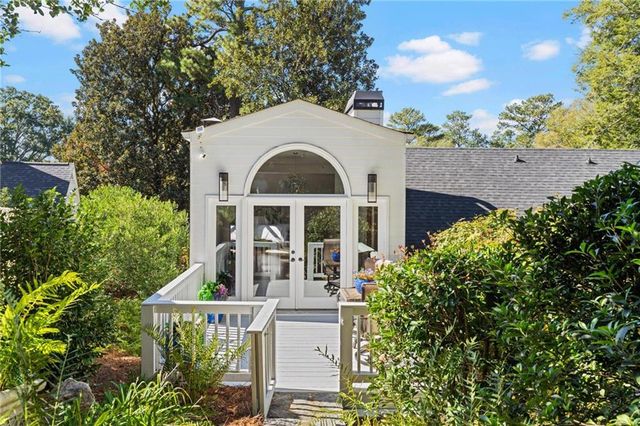 561 Peachtree Battle Avenue NW, Atlanta, GA 30305