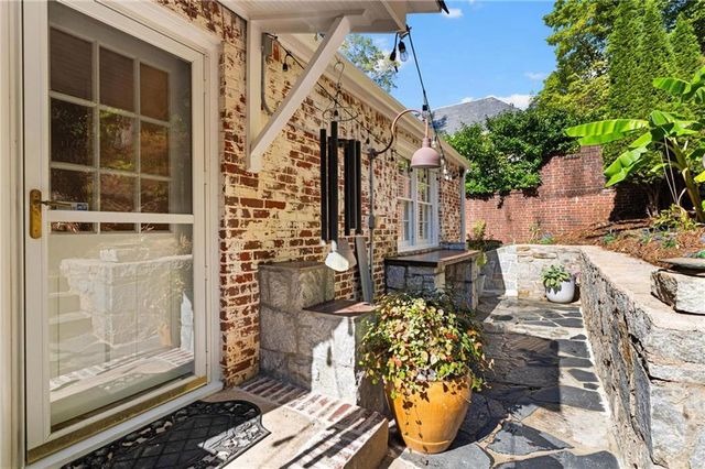561 Peachtree Battle Avenue NW, Atlanta, GA 30305