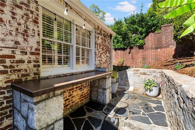 561 Peachtree Battle Avenue NW, Atlanta, GA 30305