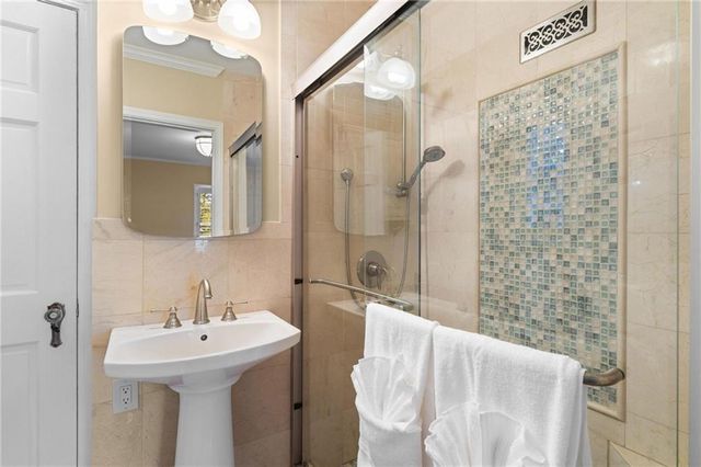 561 Peachtree Battle Avenue NW, Atlanta, GA 30305