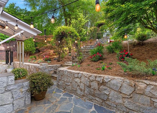 561 Peachtree Battle Avenue NW, Atlanta, GA 30305