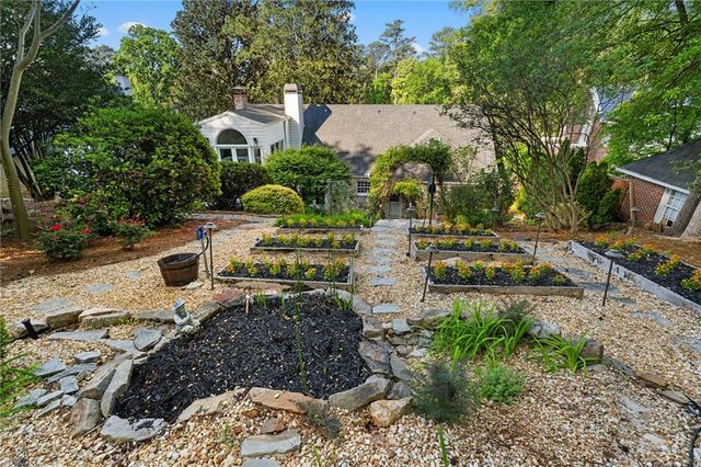 561 Peachtree Battle Avenue NW, Atlanta, GA 30305