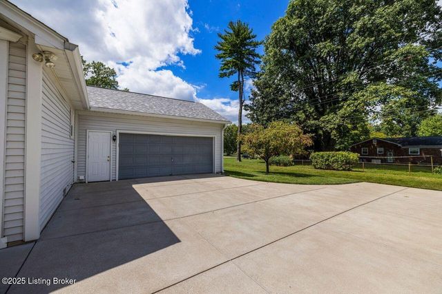 1826 Arboro Pl, Louisville, KY 40220