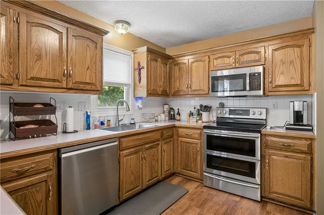 1007 NE 106th Court, Kansas City, MO 64155