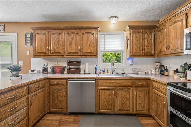 1007 NE 106th Court, Kansas City, MO 64155