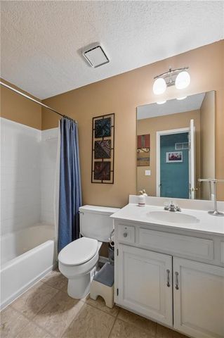 1007 NE 106th Court, Kansas City, MO 64155