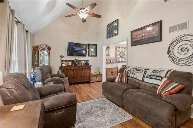 1007 NE 106th Court, Kansas City, MO 64155