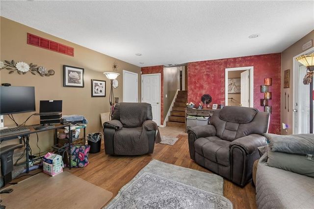 1007 NE 106th Court, Kansas City, MO 64155