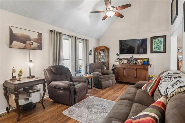 1007 NE 106th Court, Kansas City, MO 64155