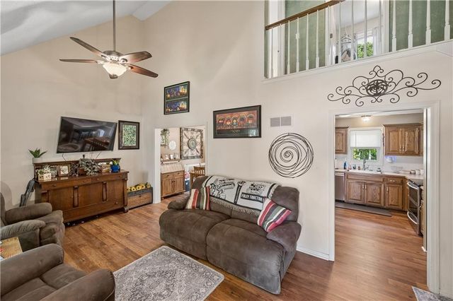 1007 NE 106th Court, Kansas City, MO 64155