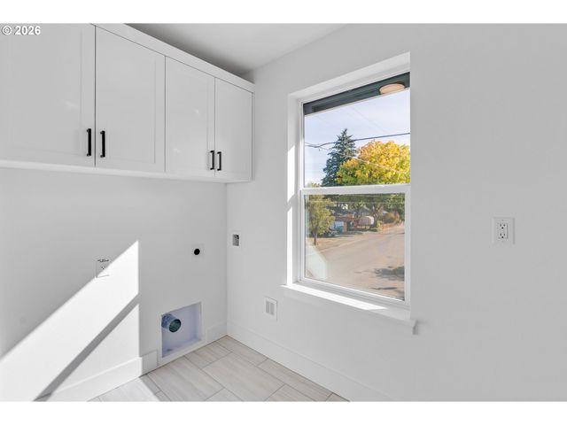 6491 Se Ramona St A, Portland, OR 97206