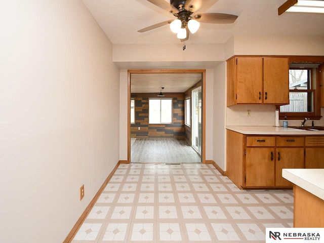 5320 S 52nd Street, Omaha, NE 68117