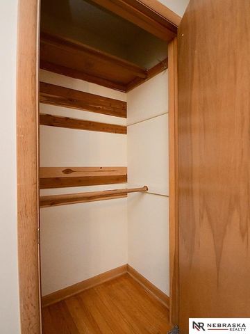 5320 S 52nd Street, Omaha, NE 68117