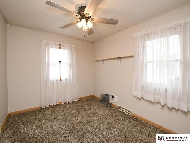 5320 S 52nd Street, Omaha, NE 68117