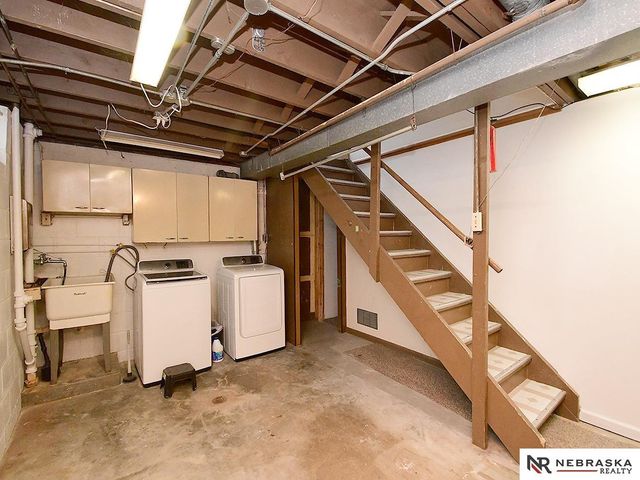 5320 S 52nd Street, Omaha, NE 68117