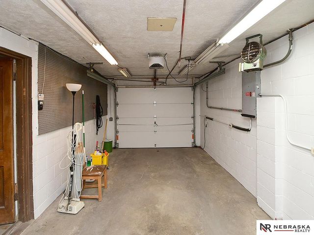 5320 S 52nd Street, Omaha, NE 68117