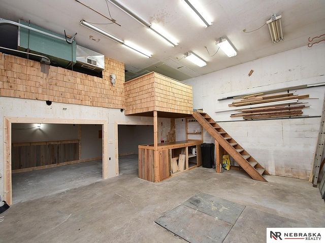 5320 S 52nd Street, Omaha, NE 68117