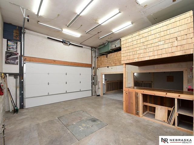 5320 S 52nd Street, Omaha, NE 68117