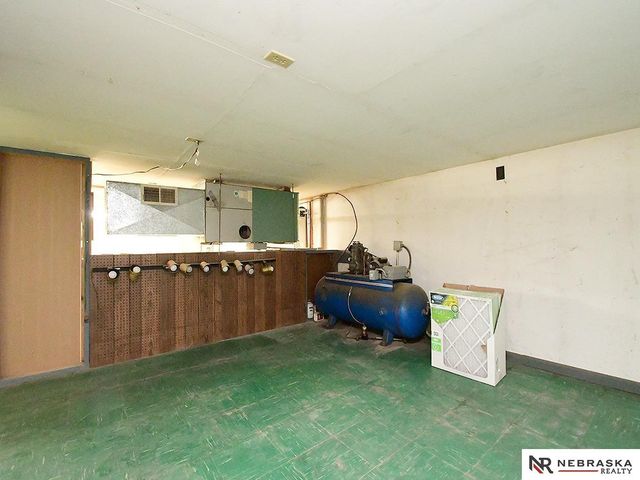 5320 S 52nd Street, Omaha, NE 68117