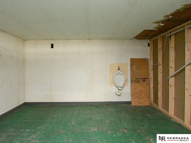 5320 S 52nd Street, Omaha, NE 68117