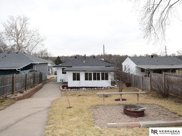 5320 S 52nd Street, Omaha, NE 68117