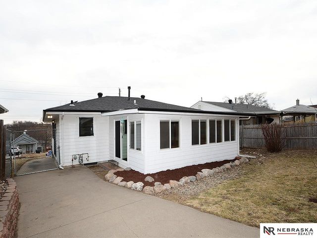 5320 S 52nd Street, Omaha, NE 68117