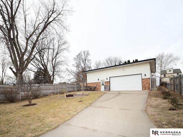 5320 S 52nd Street, Omaha, NE 68117