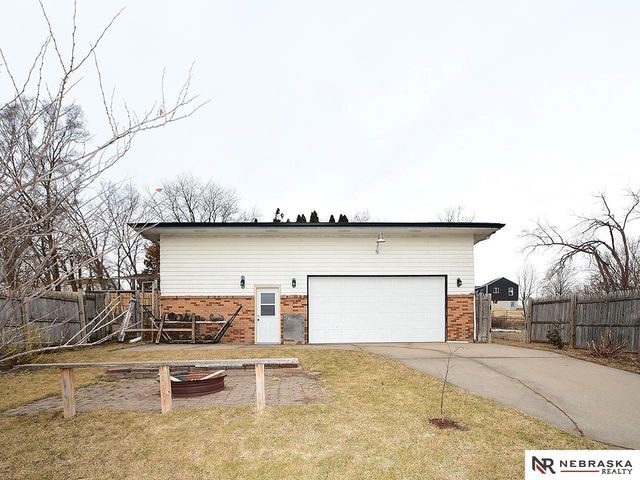 5320 S 52nd Street, Omaha, NE 68117