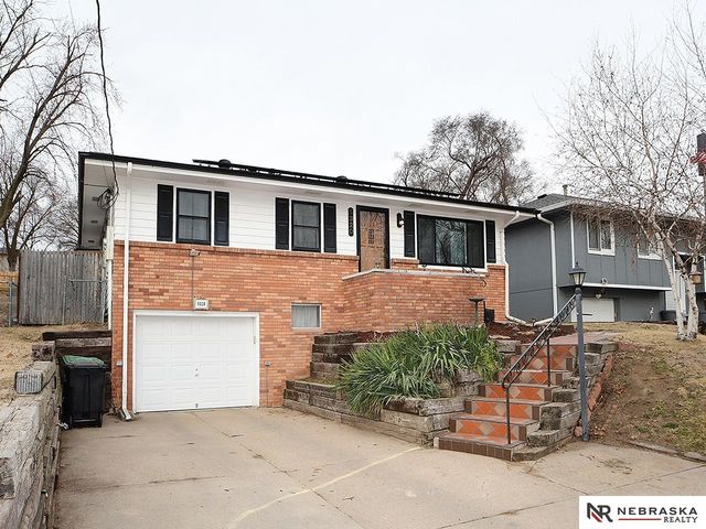 5320 S 52nd Street, Omaha, NE 68117