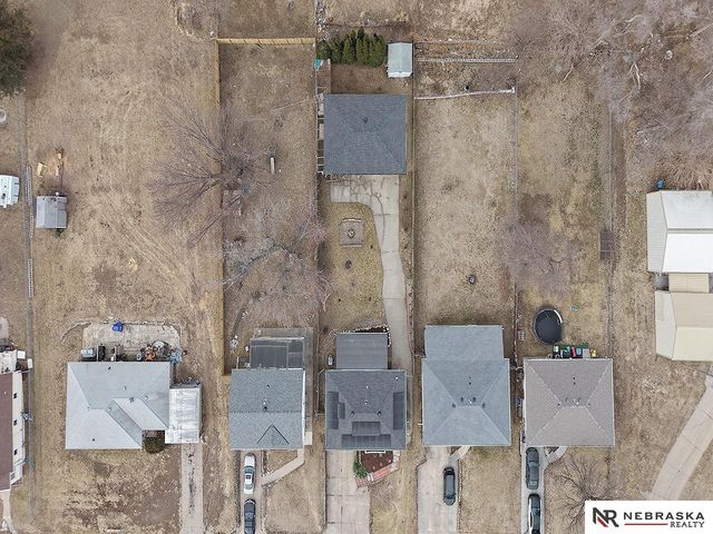 5320 S 52nd Street, Omaha, NE 68117