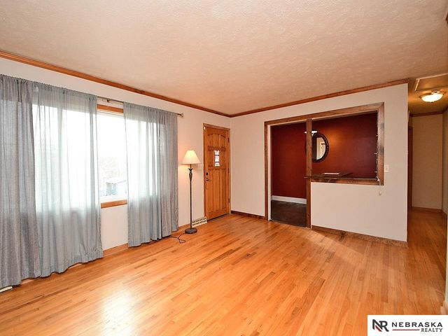 5320 S 52nd Street, Omaha, NE 68117