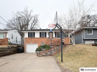 5320 S 52nd Street, Omaha, NE 68117
