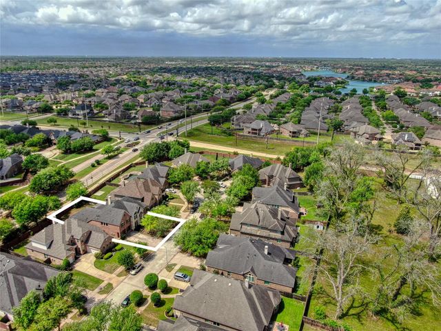 5914 Ravens Mill Court, Sugar Land, TX 77479