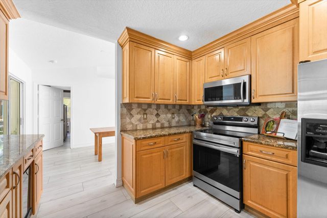 13461 72nd Court N, The Acreage, FL 33412