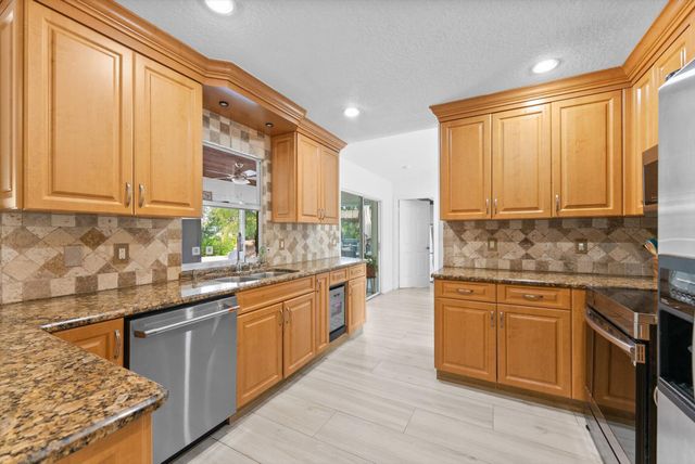 13461 72nd Court N, The Acreage, FL 33412