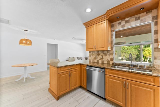 13461 72nd Court N, The Acreage, FL 33412