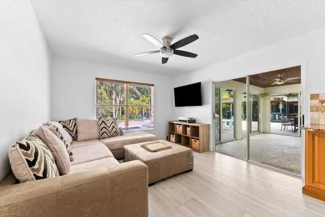 13461 72nd Court N, The Acreage, FL 33412