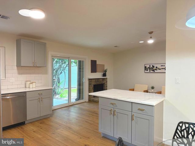 1544 HIDDENBROOK DR, Herndon, VA 20170