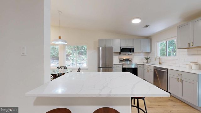 1544 HIDDENBROOK DR, Herndon, VA 20170