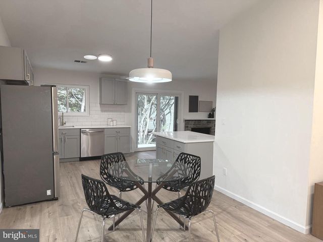 1544 HIDDENBROOK DR, Herndon, VA 20170