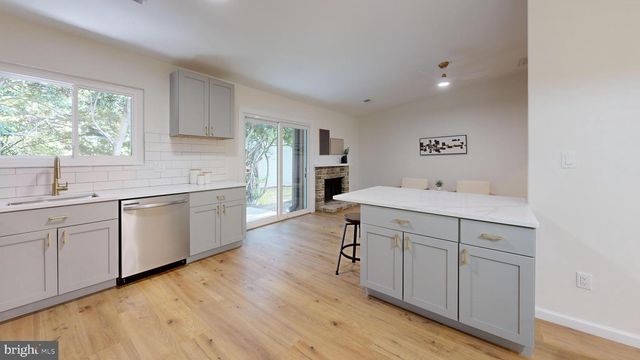 1544 HIDDENBROOK DR, Herndon, VA 20170