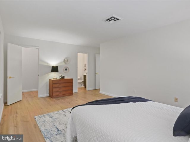 1544 HIDDENBROOK DR, Herndon, VA 20170