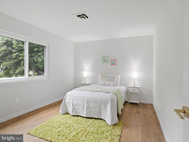1544 HIDDENBROOK DR, Herndon, VA 20170