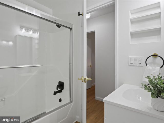 1544 HIDDENBROOK DR, Herndon, VA 20170
