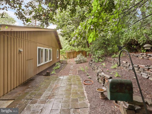 1544 HIDDENBROOK DR, Herndon, VA 20170